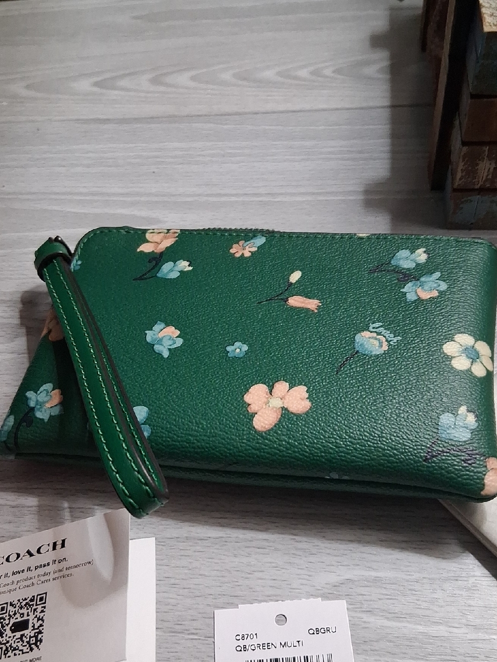 Nwt Coach Green Floral Wristlet Clutch with Detachable Strap. Firm Price - Picture 6 of 9